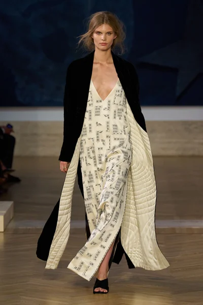 Look 3